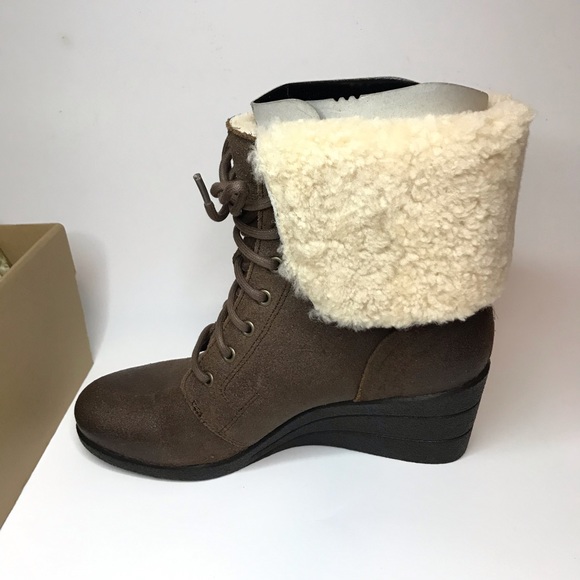 NIB UGG Zea Suede Women’s Ankle boots - Picture 6 of 8